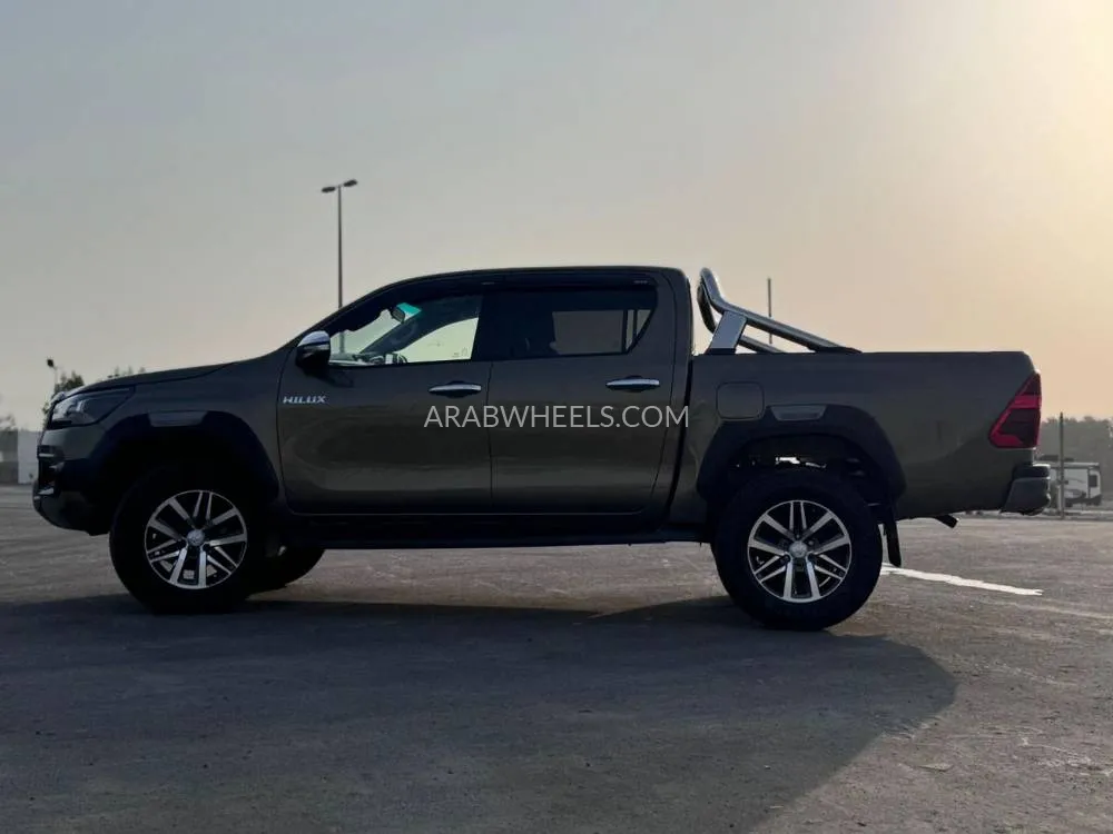 Toyota Hilux 2022 for Sale in Dubai Image-6
