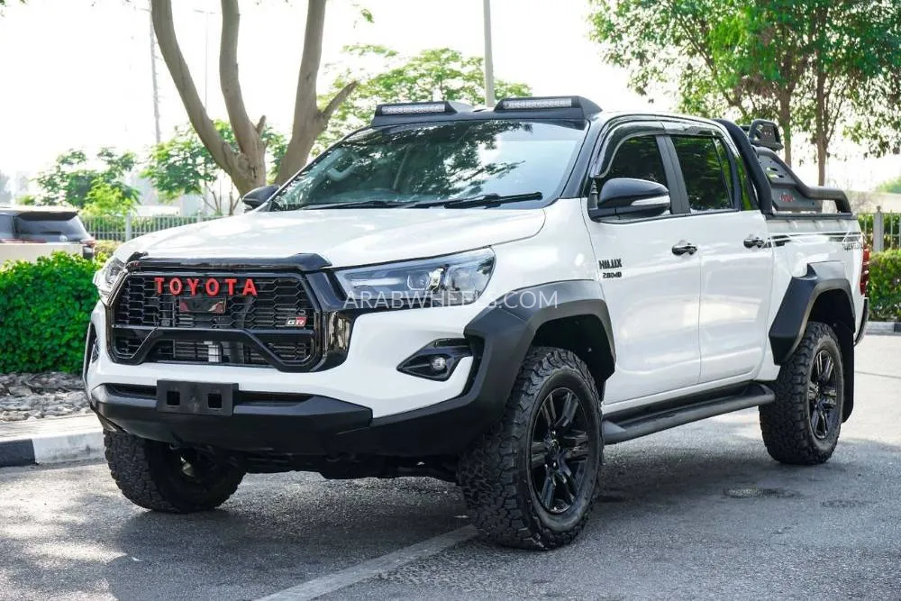 Toyota Hilux 2023 for Sale in Dubai Image-4
