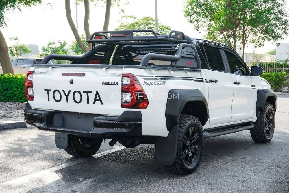 Toyota Hilux 2023 for Sale in Dubai Image-6