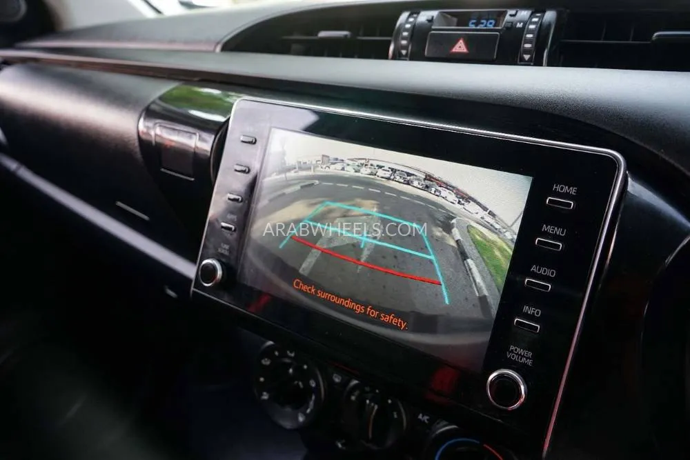 Toyota Hilux 2023 for Sale in Dubai Image-16