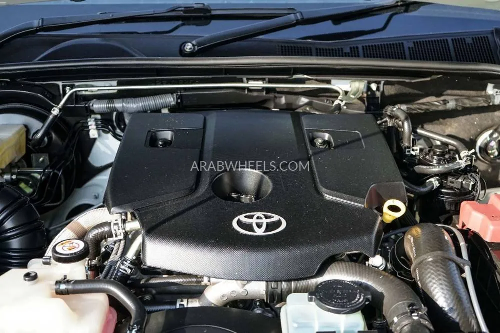 Toyota Hilux 2023 for Sale in Dubai Image-26