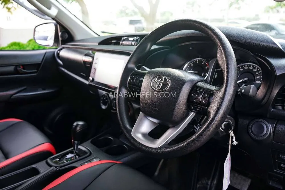 Toyota Hilux 2023 for Sale in Dubai Image-27