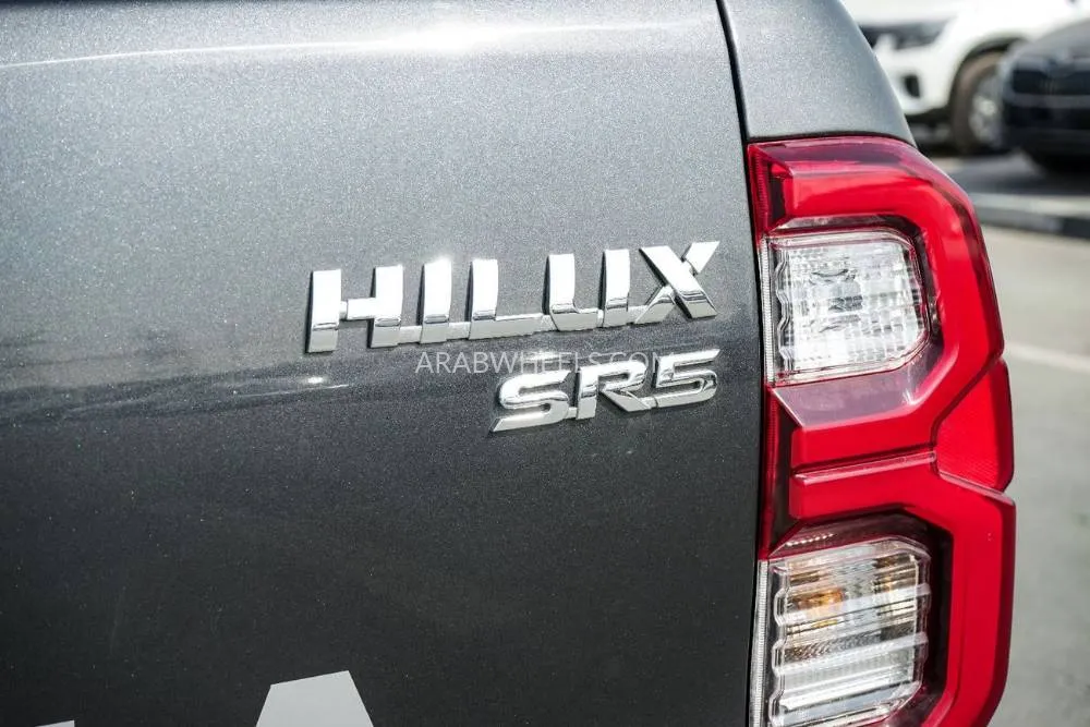 Toyota Hilux 2025 for Sale in Dubai Image-9