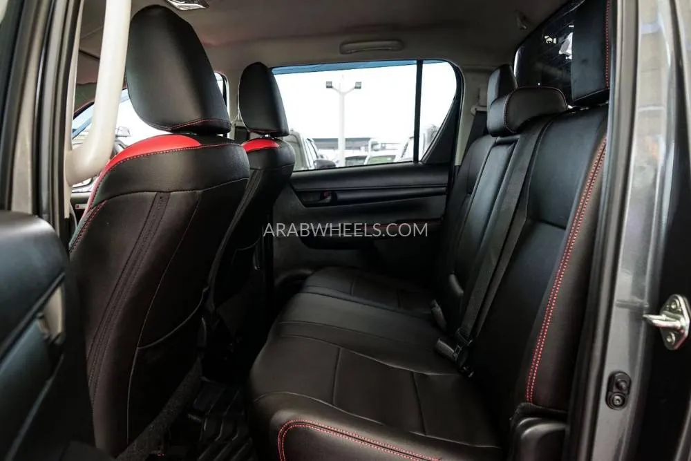 Toyota Hilux 2025 for Sale in Dubai Image-17