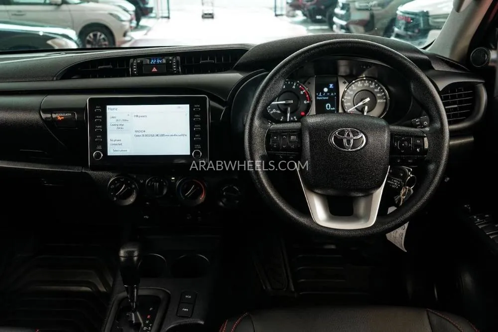 Toyota Hilux 2025 for Sale in Dubai Image-30