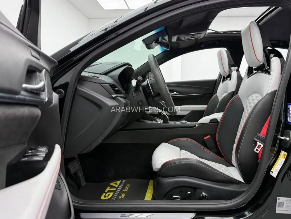 Cadillac CT4 V Blackwing 2023 for Sale in Dubai Image-9
