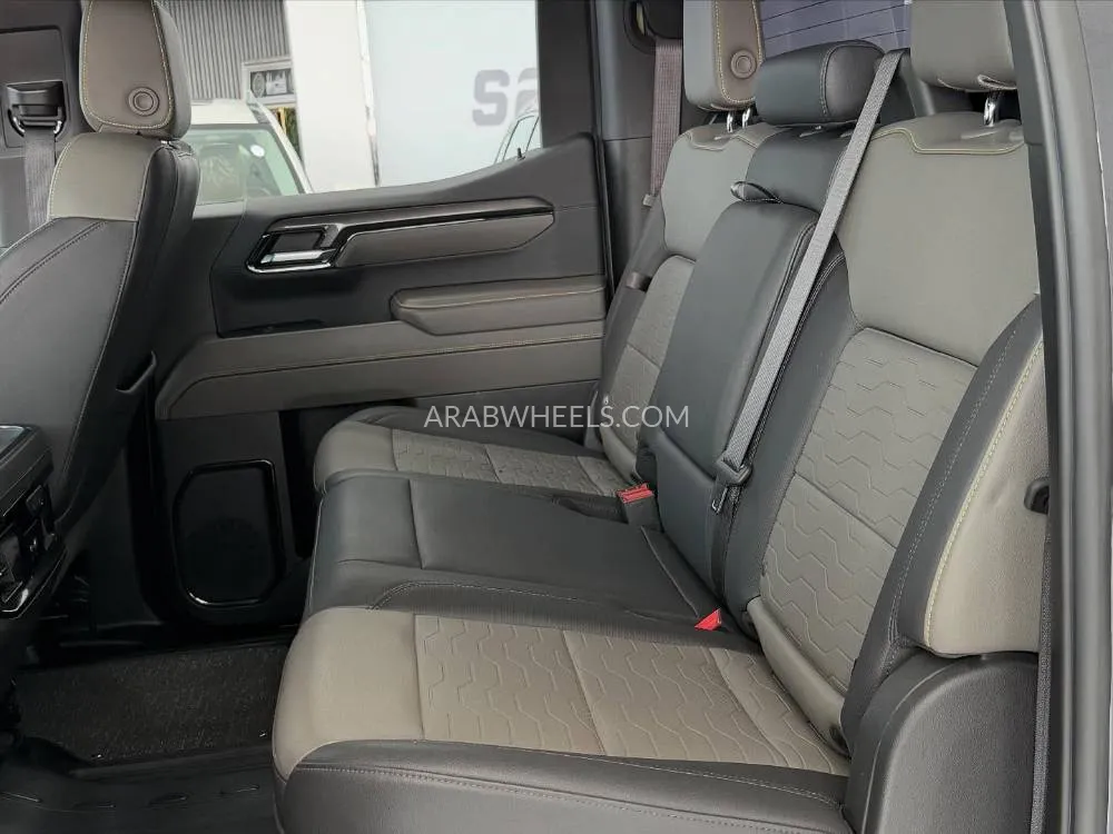 Chevrolet Silverado 2024 for Sale in Abu Dhabi Image-16
