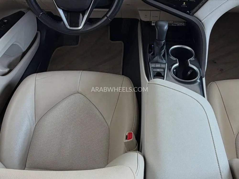 Toyota Camry 2019 for Sale in Abu Dhabi Image-7