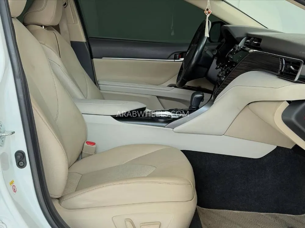 Toyota Camry 2019 for Sale in Abu Dhabi Image-9