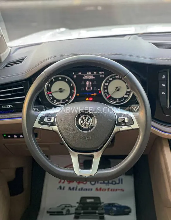 Volkswagen Touareg 2018 for Sale in Abu Dhabi Image-9