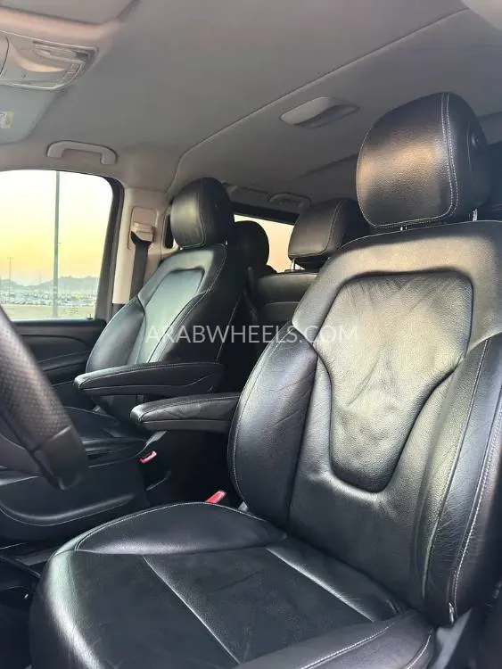 Mercedes Benz V Class 2018 for Sale in Abu Dhabi Image-10