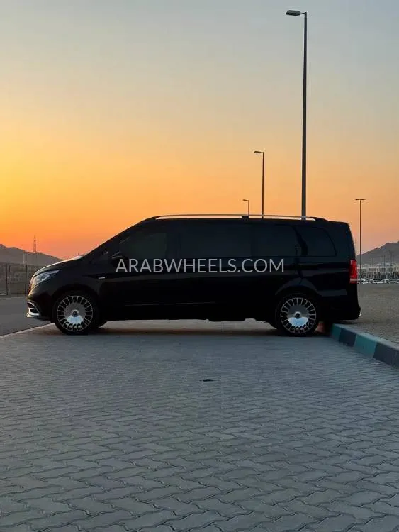 Mercedes Benz V Class 2018 for Sale in Abu Dhabi Image-16