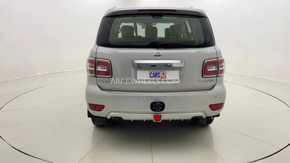 Nissan Patrol 2018 for Sale in Dubai Image-4