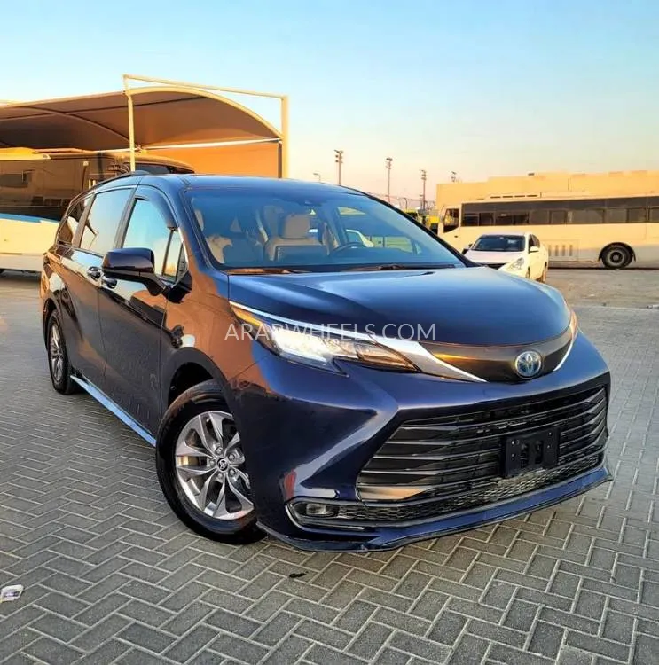 تويوتا سيينا 2022 for Sale in الشارقة Image-2