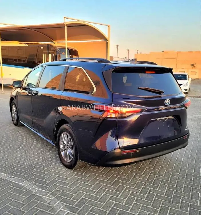 تويوتا سيينا 2022 for Sale in الشارقة Image-3