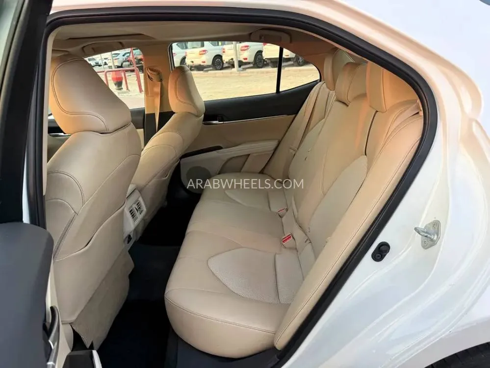 Toyota Camry 2019 for Sale in Abu Dhabi Image-9