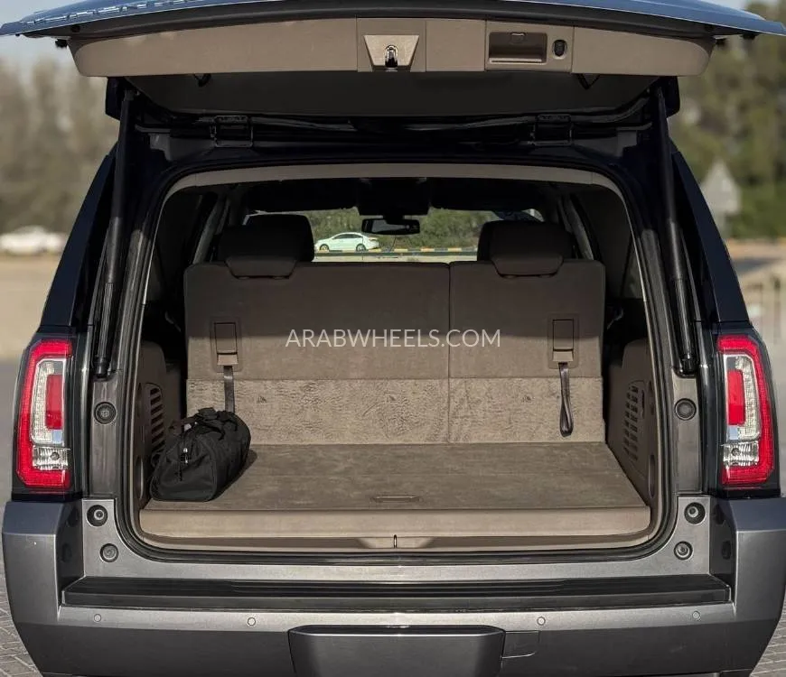 GMC Yukon XL 2020 for Sale in Sharjah Image-12