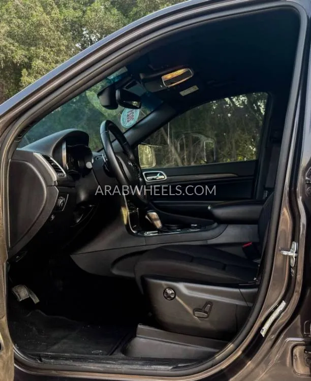 جيب شيروكي 2021 for Sale in الشارقة Image-8