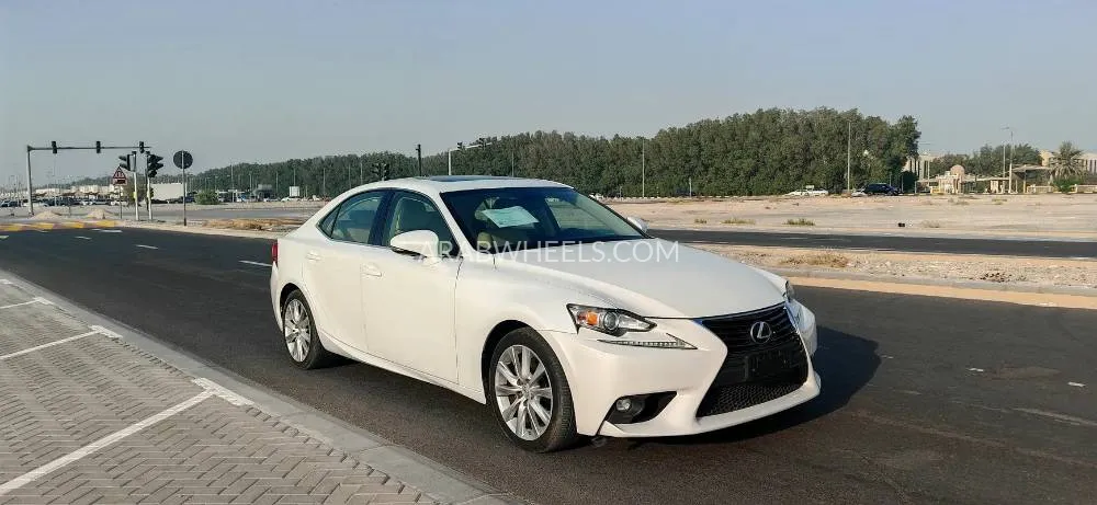 Lexus IS 2015 for Sale in Sharjah Image-8