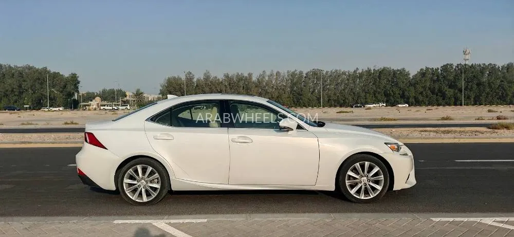 Lexus IS 2015 for Sale in Sharjah Image-11