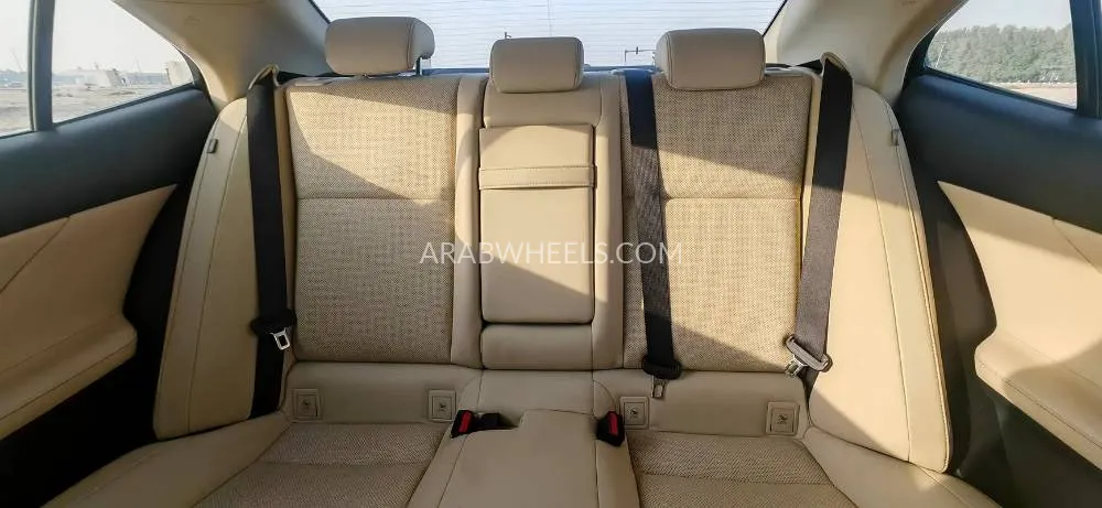 Lexus IS 2015 for Sale in Sharjah Image-14