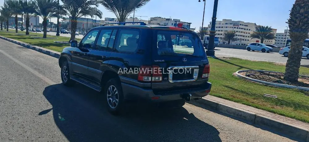 Lexus LX 2004 for Sale in Sharjah Image-2