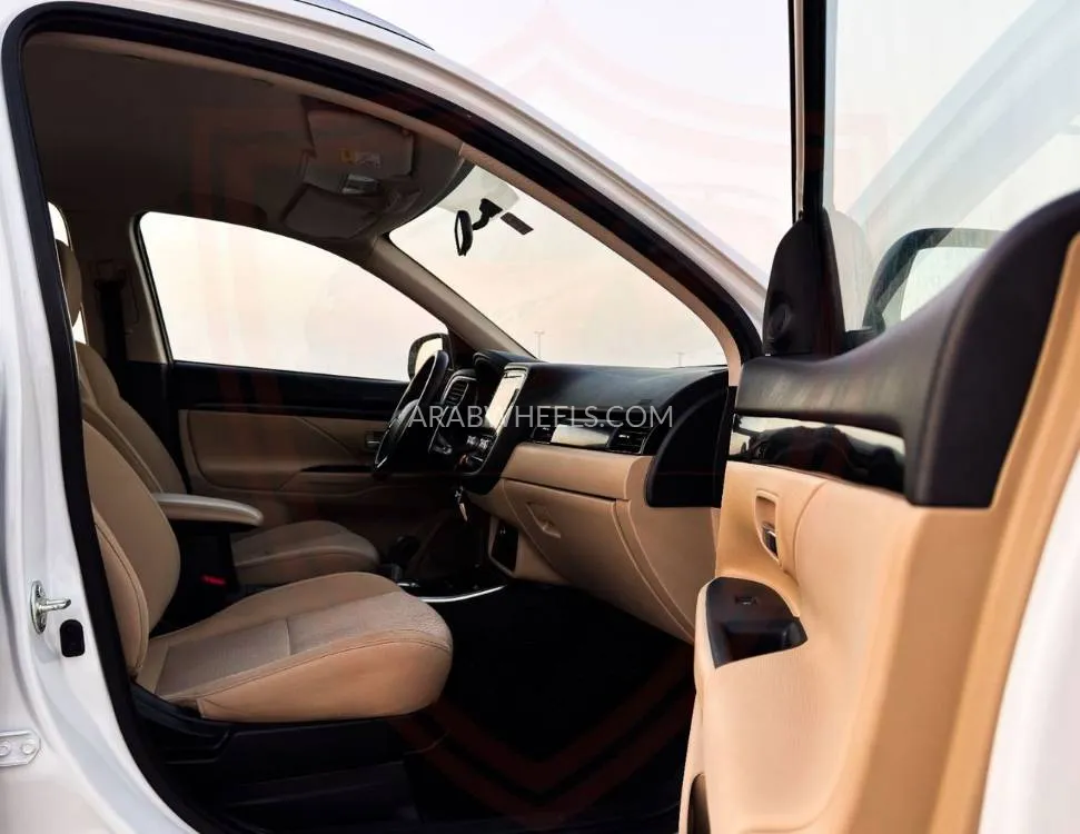 Mitsubishi Outlander 2023 for Sale in Sharjah Image-9