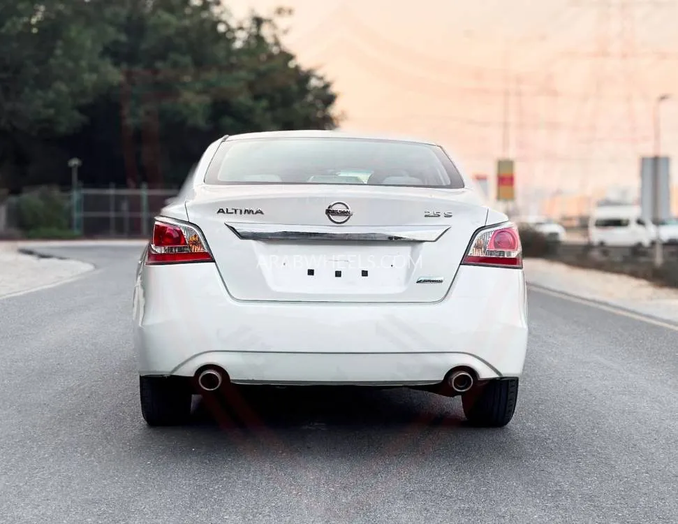 Nissan Altima 2016 for Sale in Sharjah Image-5