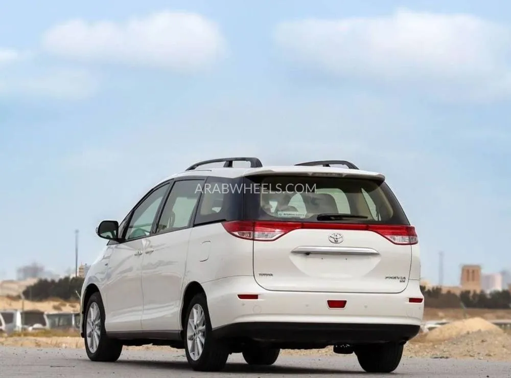 Toyota Previa 2020 for Sale in Sharjah Image-4