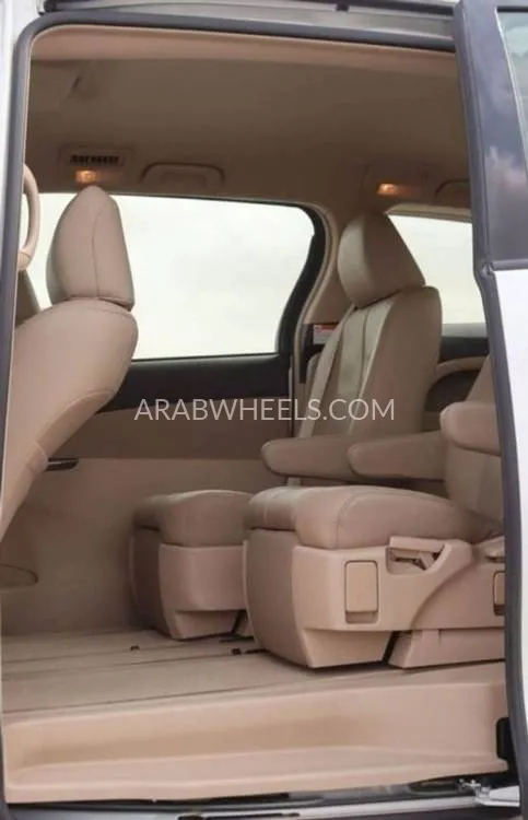 Toyota Previa 2020 for Sale in Sharjah Image-10
