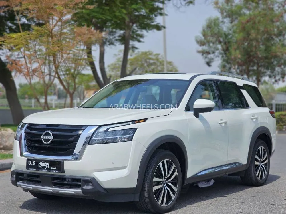 Nissan Pathfinder 2023 for Sale in Dubai Image-2