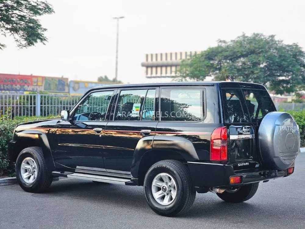 Nissan Patrol 2023 for Sale in Dubai Image-2