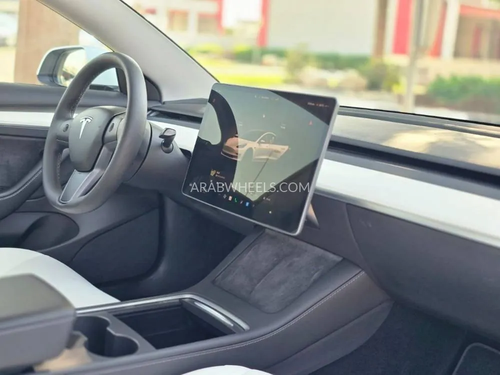 Tesla Model 3 2023 for Sale in Dubai Image-6