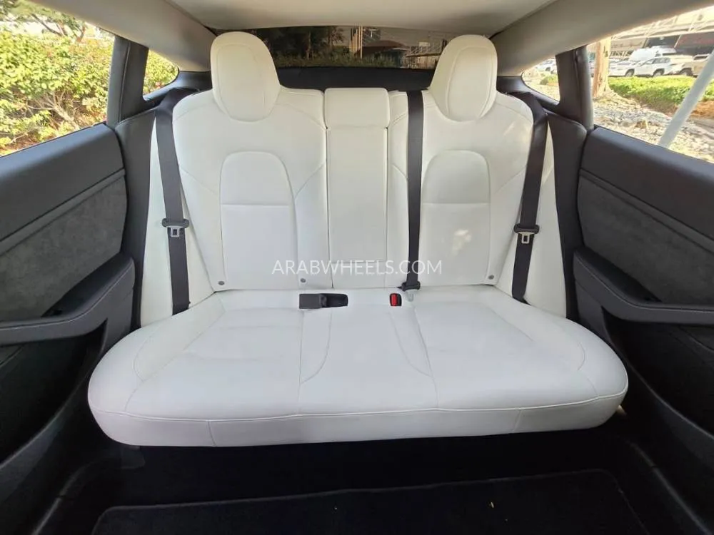 Tesla Model 3 2023 for Sale in Dubai Image-9