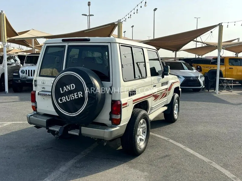 تويوتا لاند كروزر 2016 for Sale in الفجيرة Image-5