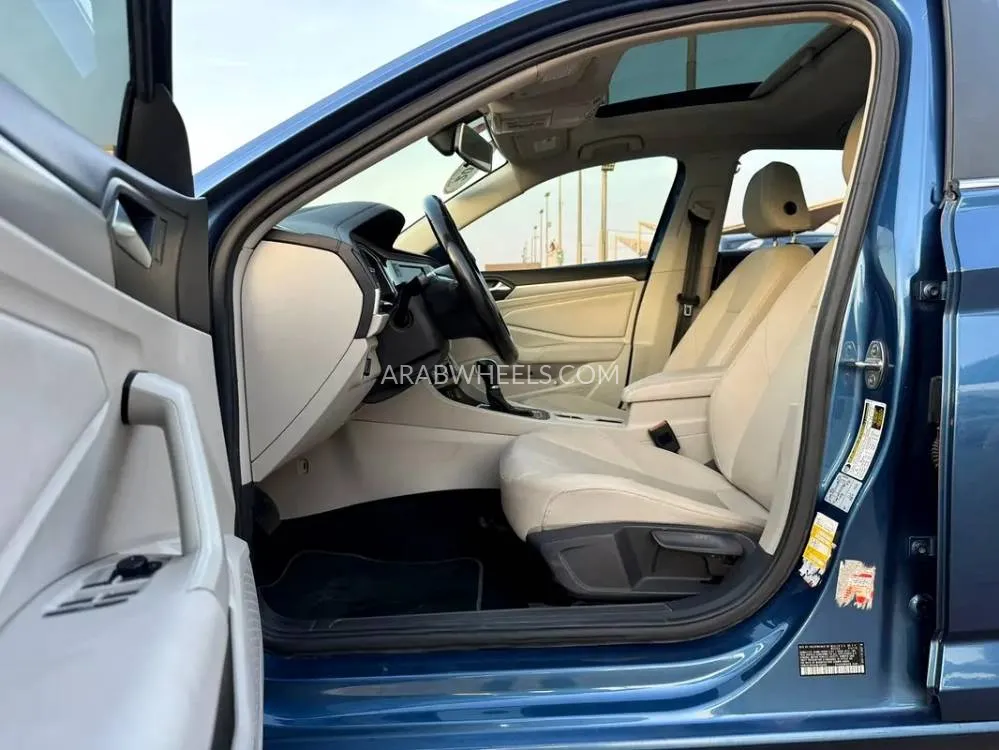 Volkswagen Jetta 2019 for Sale in Sharjah Image-8