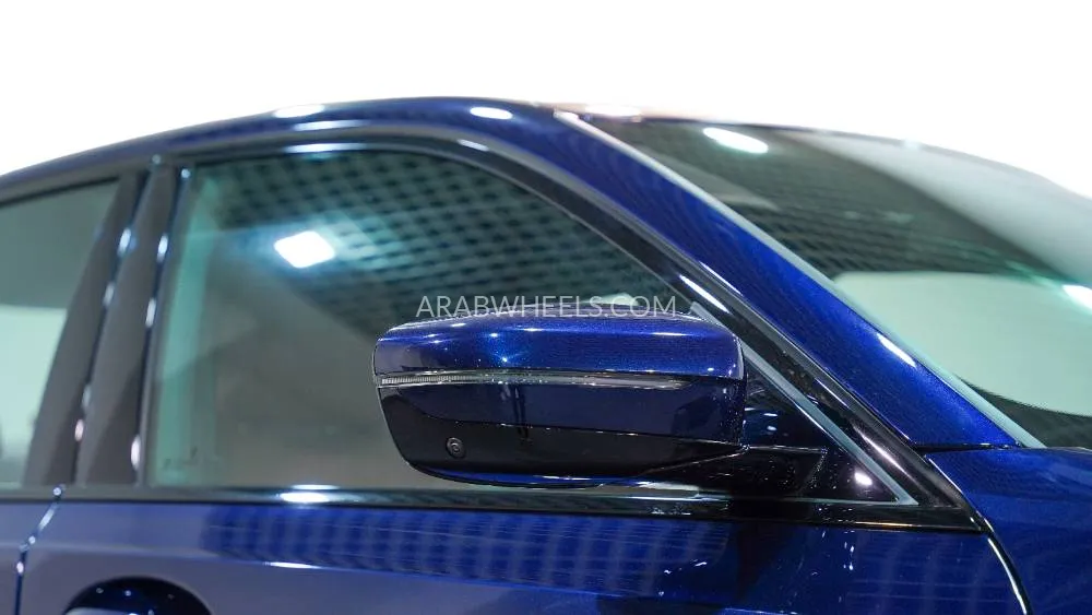 بي إم دبليو الفئة الثالثة 2025 for Sale in أبو ظبي Image-9