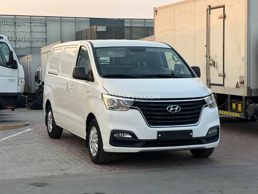 Hyundai H-1 Starex 2021 for Sale in Sharjah Image-2