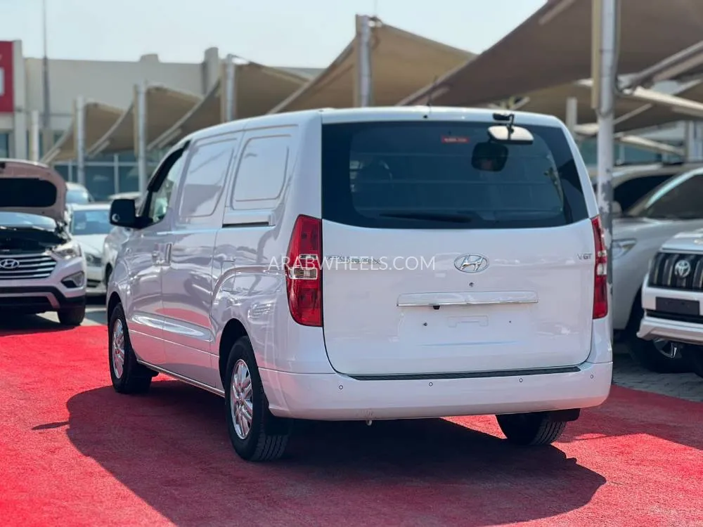Hyundai H-1 Starex 2021 for Sale in Sharjah Image-5