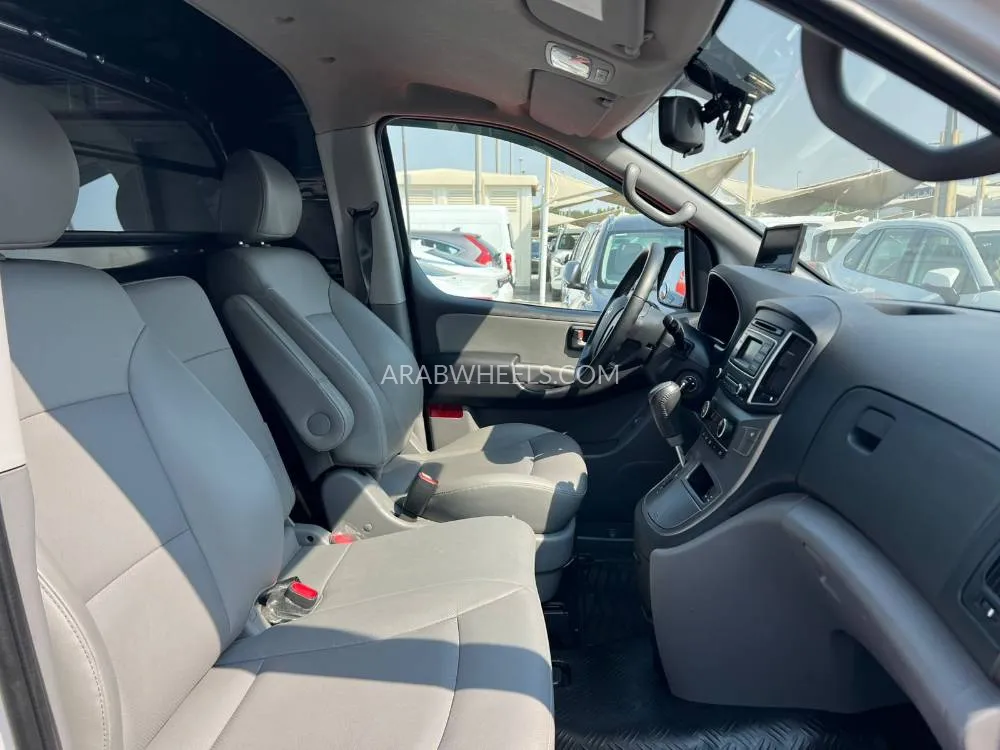 Hyundai H-1 Starex 2021 for Sale in Sharjah Image-13