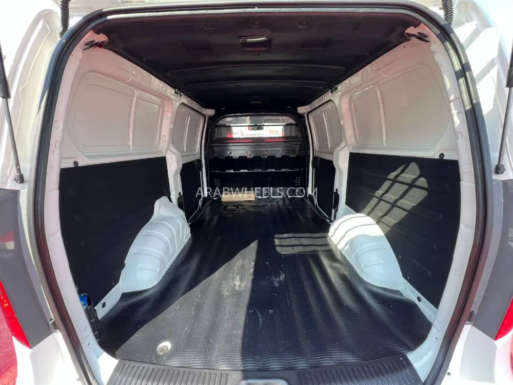 Hyundai H-1 Starex 2021 for Sale in Sharjah Image-14