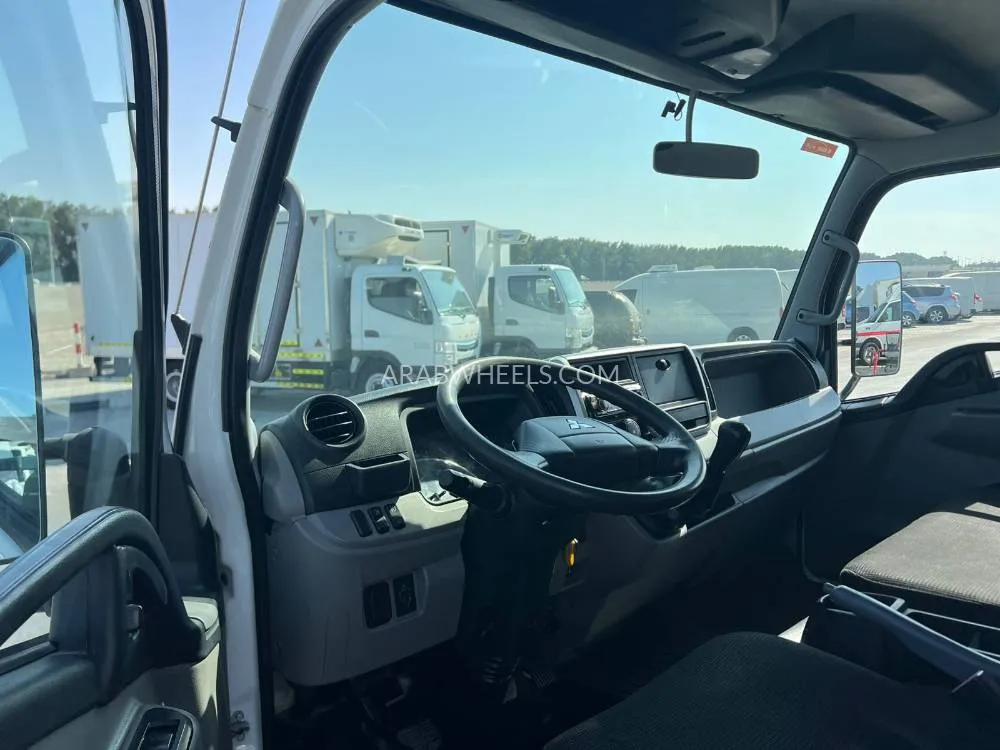 Mitsubishi Fuso 2019 for Sale in Sharjah Image-10