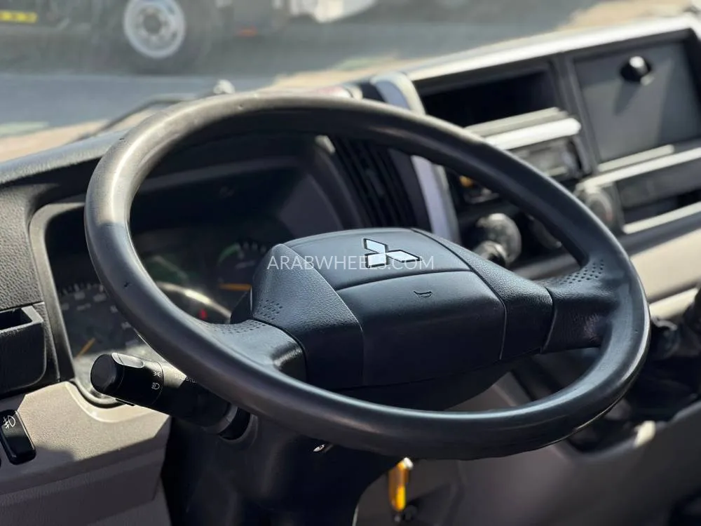 Mitsubishi Fuso 2019 for Sale in Sharjah Image-13