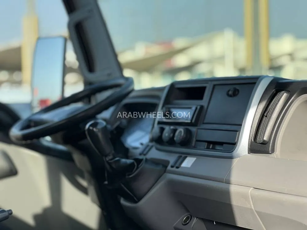 Mitsubishi Fuso 2020 for Sale in Sharjah Image-9
