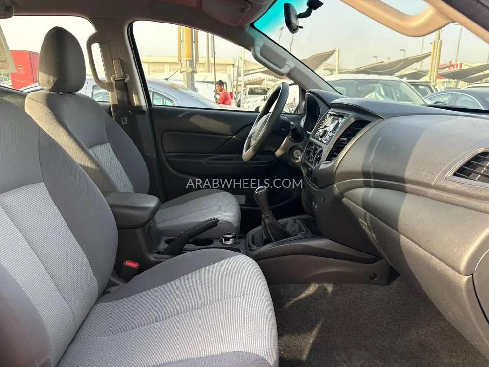 Mitsubishi L200 2020 for Sale in Sharjah Image-12