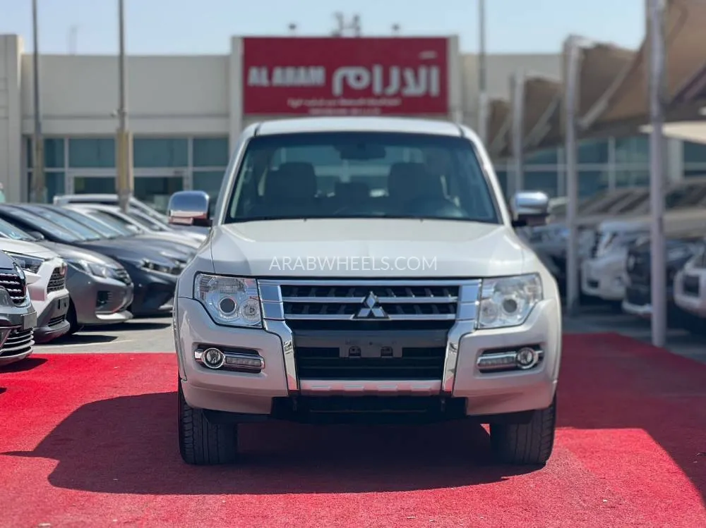 ميتسوبيشي باجيرو 2016 for Sale in الشارقة Image-3