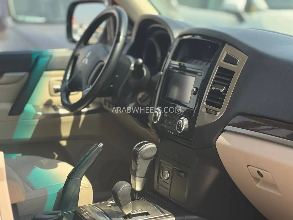 ميتسوبيشي باجيرو 2016 for Sale in الشارقة Image-9