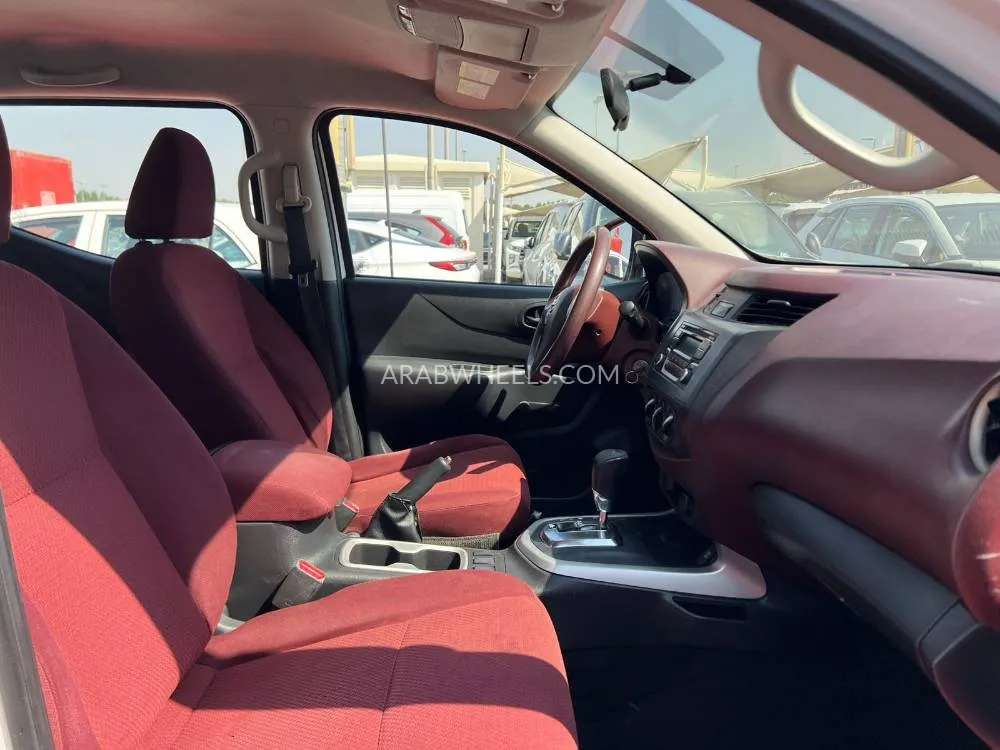 Nissan Navara 2020 for Sale in Sharjah Image-14