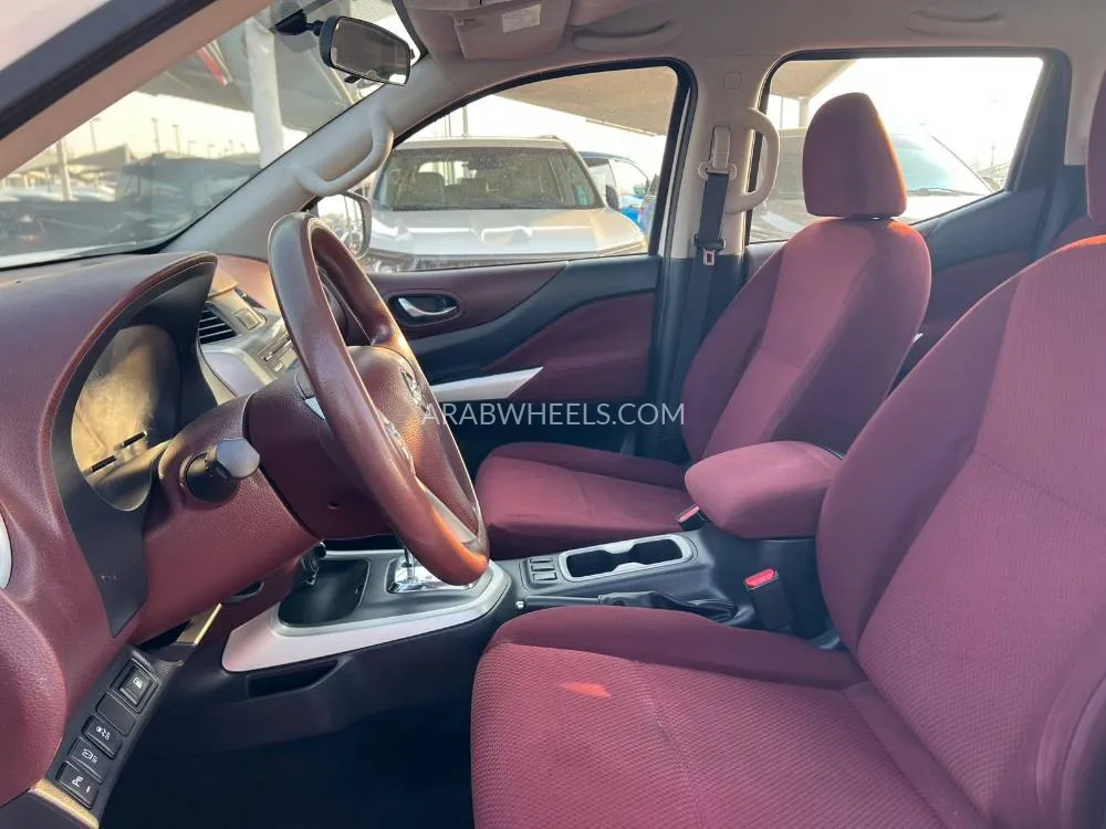 Nissan Navara 2020 for Sale in Sharjah Image-11