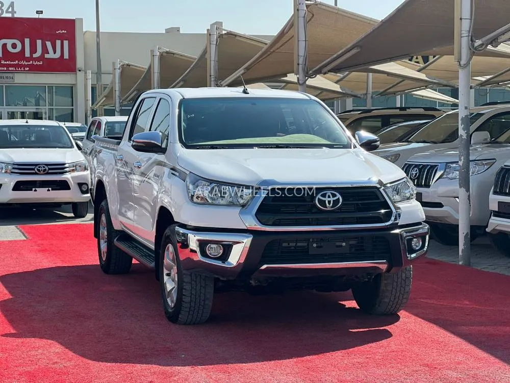 Toyota Hilux 2024 for Sale in Sharjah Image-2